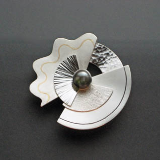 tahitinhelmi rintakoru