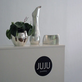 maljakoita tiskillä