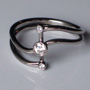 18K valkokulta timanttisormus